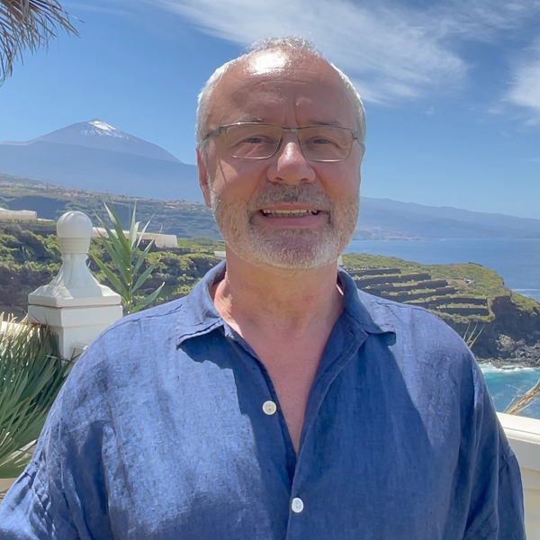 Thorsten Deska auf Teneriffa. Puerto de la Crux, Atlantik und Pico del Teide